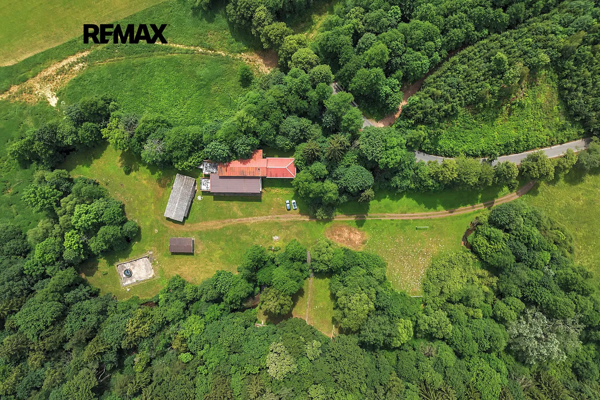 Prodej chalupy 900 m², pozemek 15107 m²